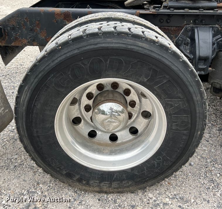 image for item DS3011 2014 Kenworth T680 semi truck