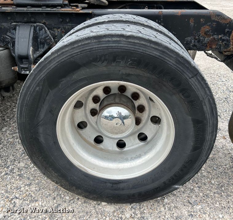 image for item DS3011 2014 Kenworth T680 semi truck