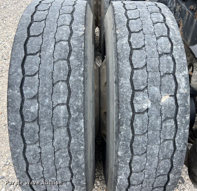 image for item DS3011 2014 Kenworth T680 semi truck