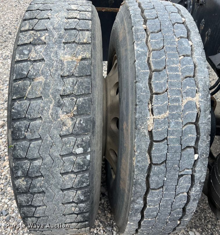 image for item DS3011 2014 Kenworth T680 semi truck