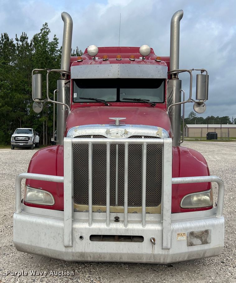 image for item DS3012 2009 Peterbilt  386 semi truck