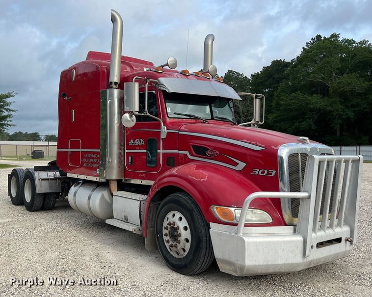 image for item DS3012 2009 Peterbilt  386 semi truck