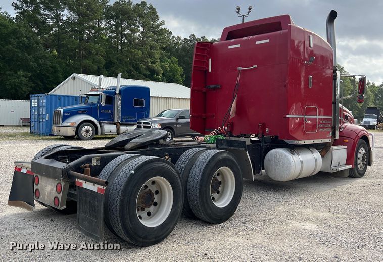 image for item DS3012 2009 Peterbilt  386 semi truck