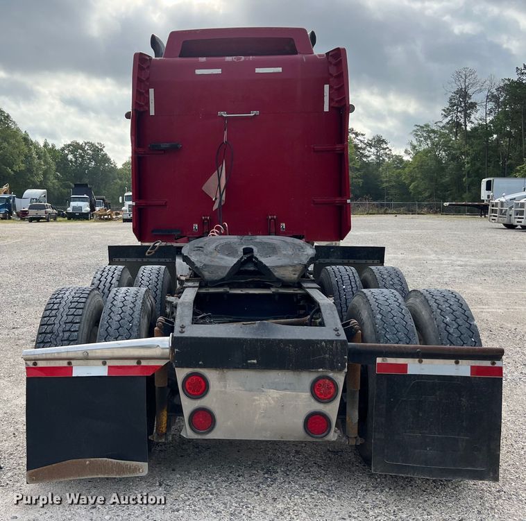 image for item DS3012 2009 Peterbilt  386 semi truck