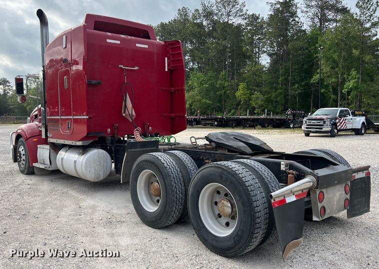 image for item DS3012 2009 Peterbilt  386 semi truck