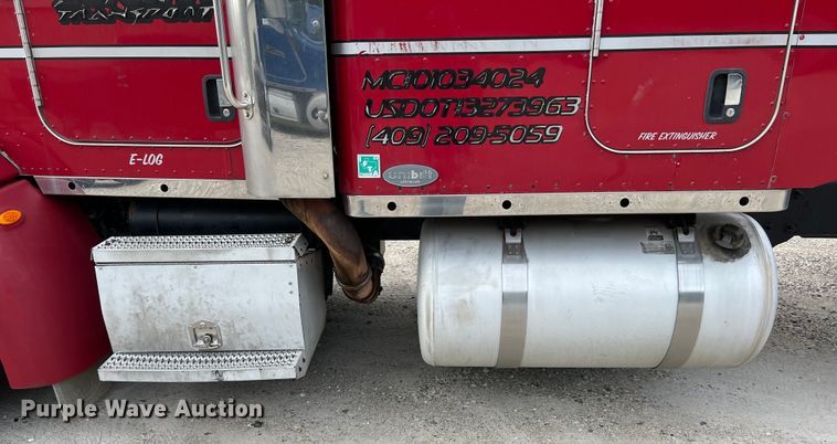 image for item DS3012 2009 Peterbilt  386 semi truck