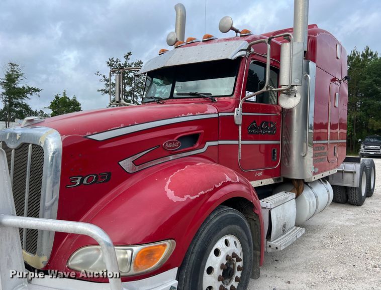 image for item DS3012 2009 Peterbilt  386 semi truck