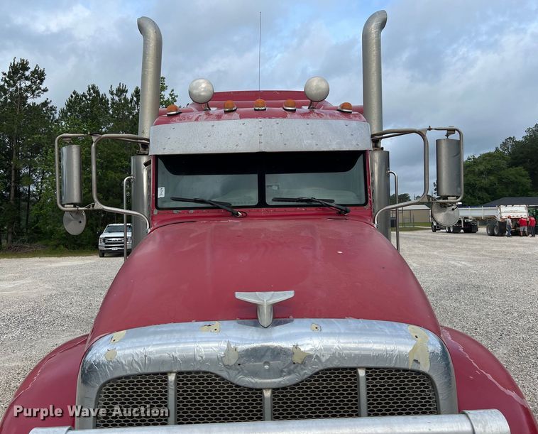 image for item DS3012 2009 Peterbilt  386 semi truck