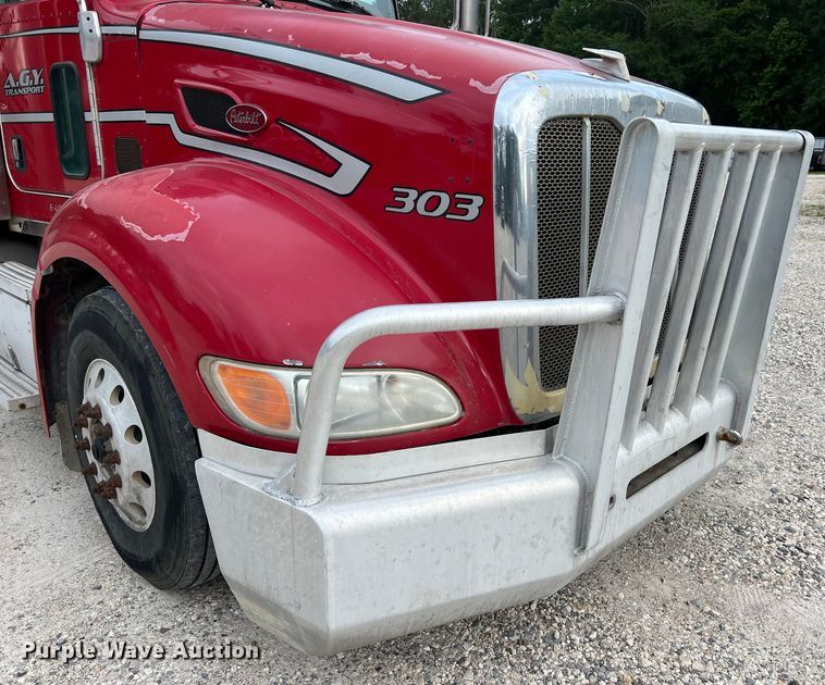 image for item DS3012 2009 Peterbilt  386 semi truck