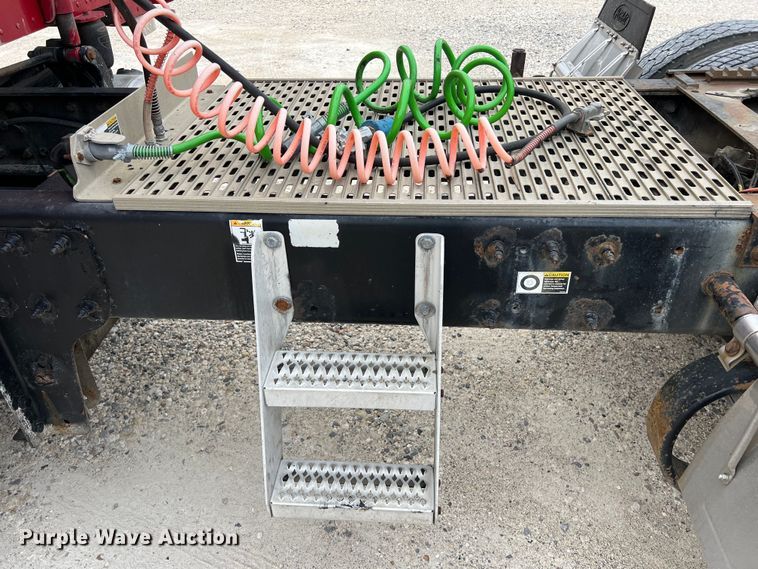 image for item DS3012 2009 Peterbilt  386 semi truck