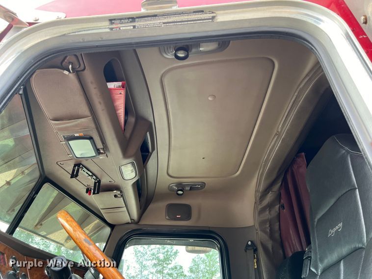 image for item DS3012 2009 Peterbilt  386 semi truck