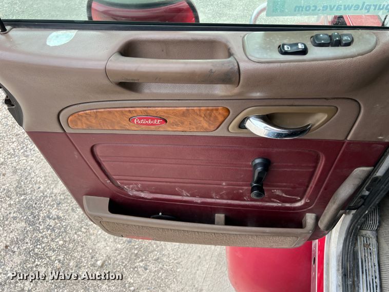 image for item DS3012 2009 Peterbilt  386 semi truck