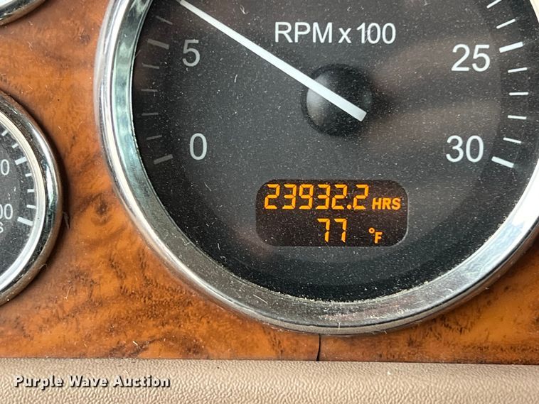 image for item DS3012 2009 Peterbilt  386 semi truck