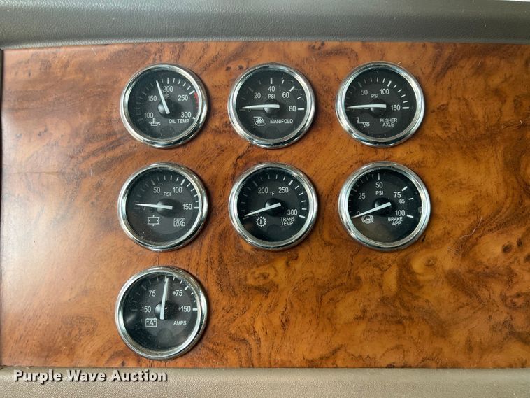 image for item DS3012 2009 Peterbilt  386 semi truck