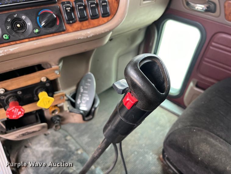 image for item DS3012 2009 Peterbilt  386 semi truck