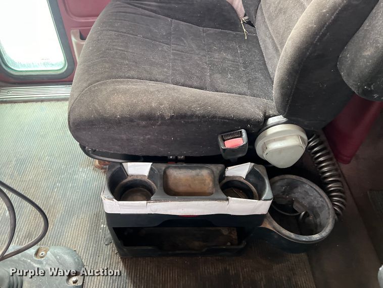 image for item DS3012 2009 Peterbilt  386 semi truck