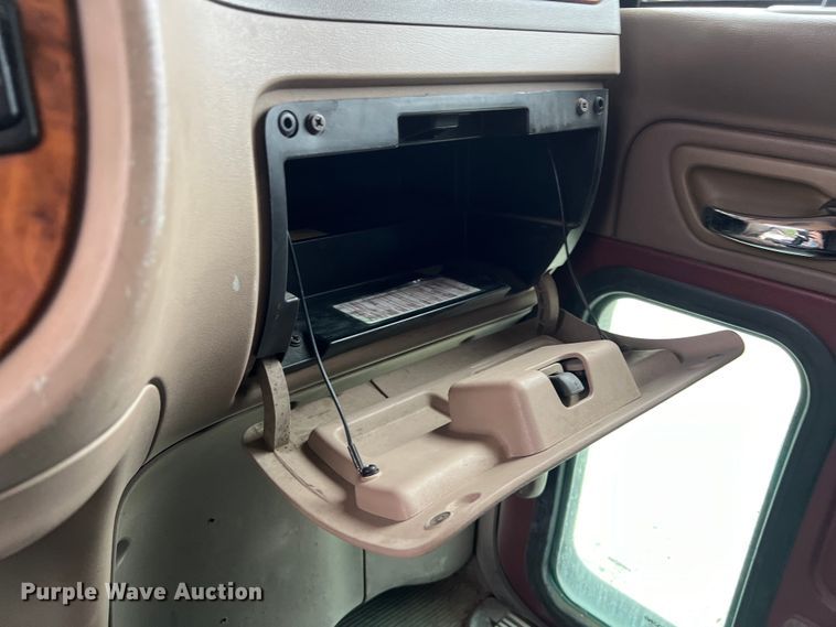 image for item DS3012 2009 Peterbilt  386 semi truck