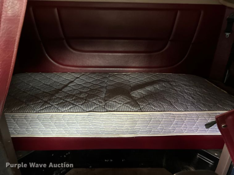 image for item DS3012 2009 Peterbilt  386 semi truck