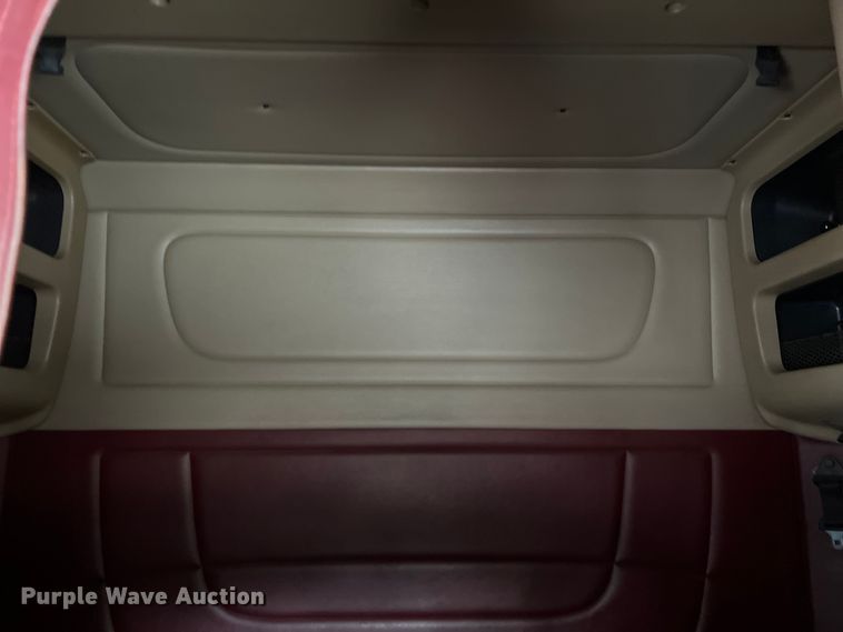 image for item DS3012 2009 Peterbilt  386 semi truck