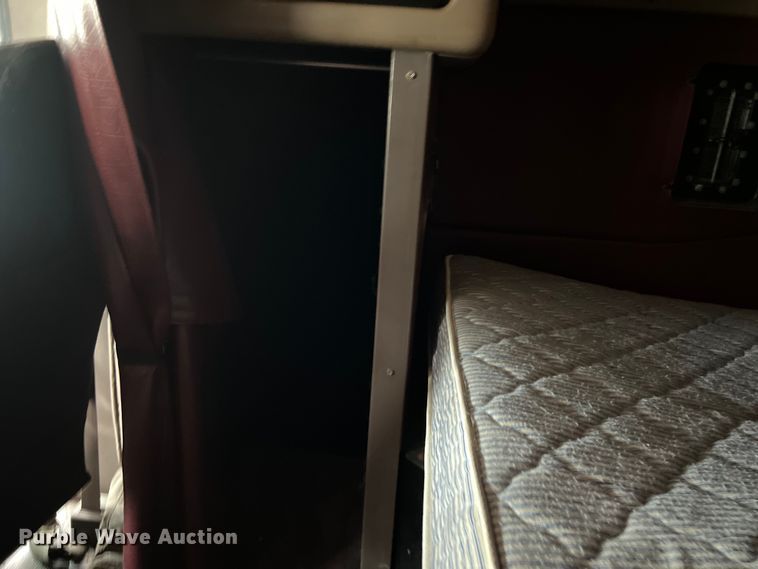 image for item DS3012 2009 Peterbilt  386 semi truck