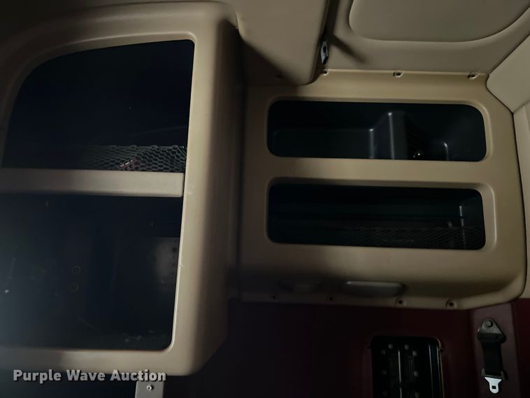 image for item DS3012 2009 Peterbilt  386 semi truck