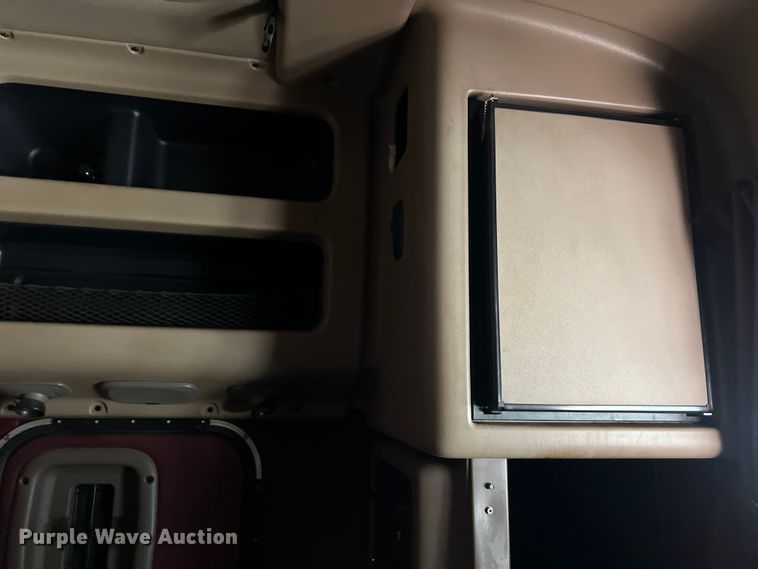 image for item DS3012 2009 Peterbilt  386 semi truck