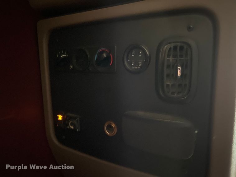 image for item DS3012 2009 Peterbilt  386 semi truck