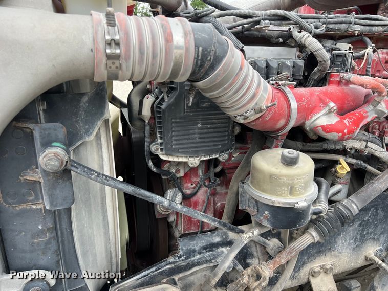 image for item DS3012 2009 Peterbilt  386 semi truck