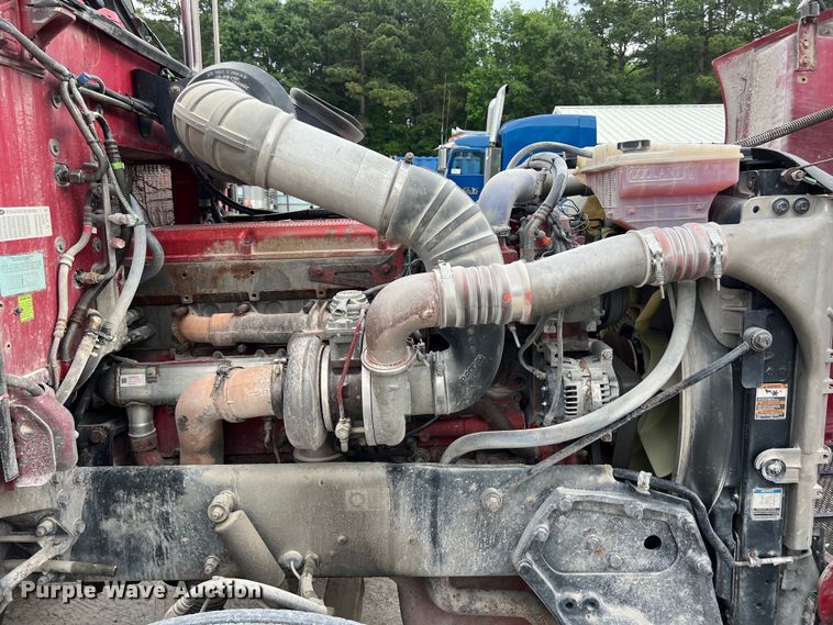 image for item DS3012 2009 Peterbilt  386 semi truck