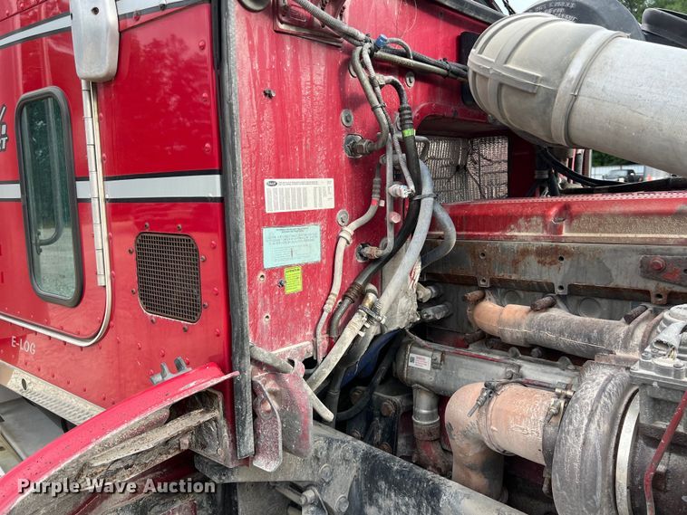image for item DS3012 2009 Peterbilt  386 semi truck