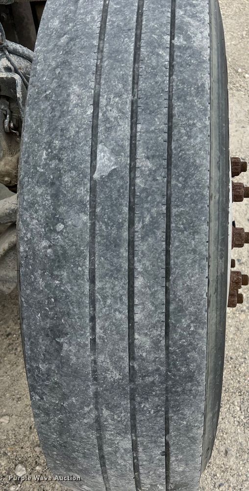 image for item DS3012 2009 Peterbilt  386 semi truck