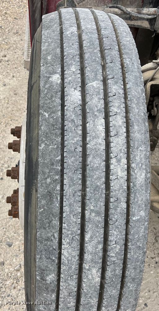 image for item DS3012 2009 Peterbilt  386 semi truck