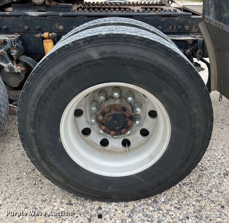 image for item DS3012 2009 Peterbilt  386 semi truck