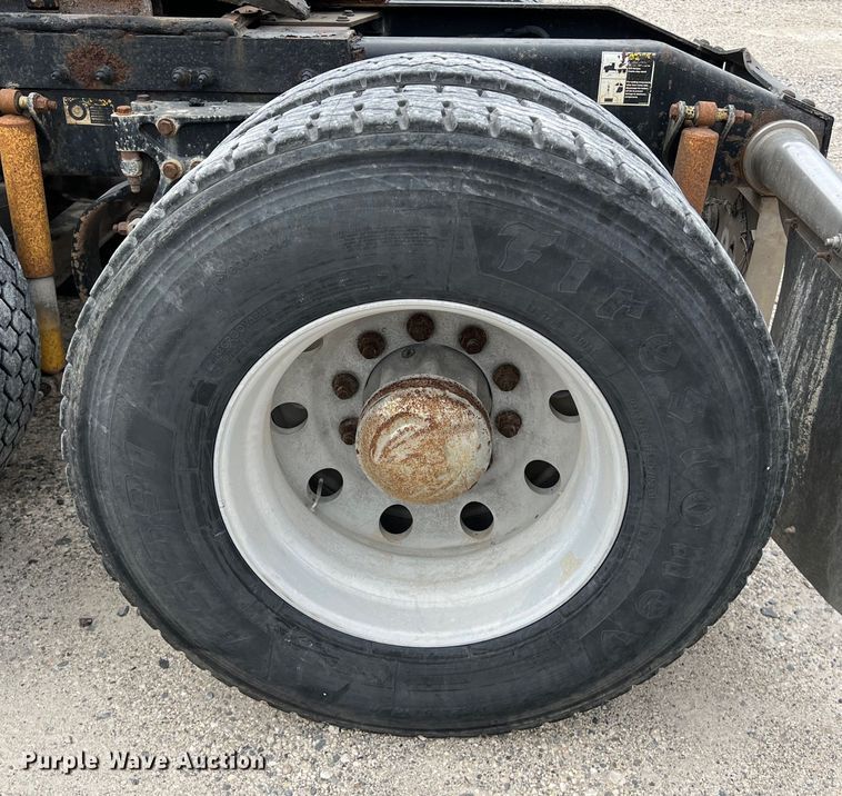 image for item DS3012 2009 Peterbilt  386 semi truck