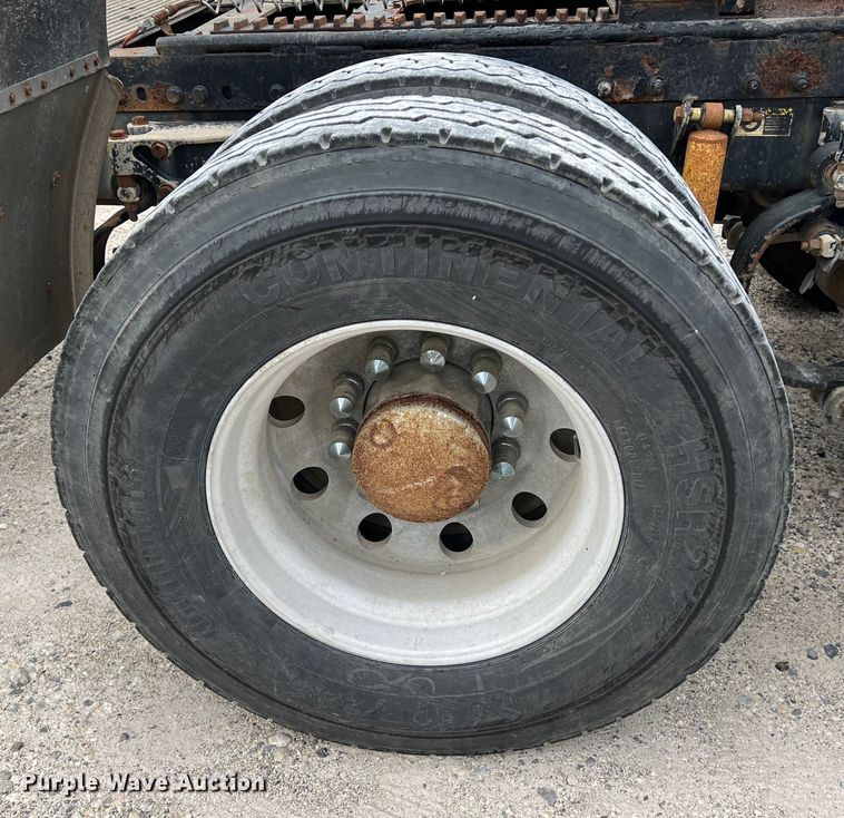 image for item DS3012 2009 Peterbilt  386 semi truck