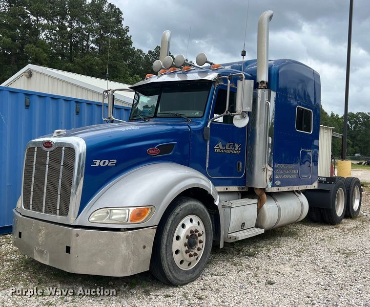 image for item DS3013 2008 Peterbilt  386 semi truck
