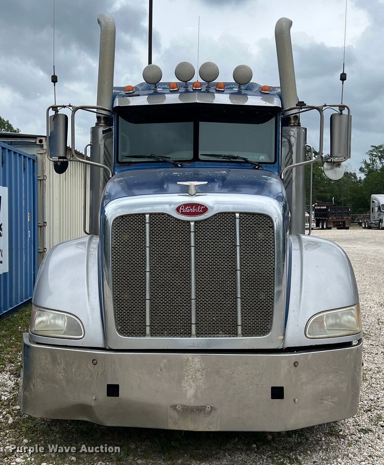 image for item DS3013 2008 Peterbilt  386 semi truck