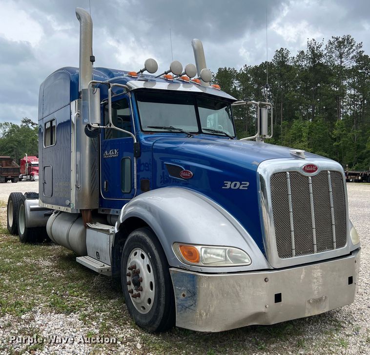 image for item DS3013 2008 Peterbilt  386 semi truck