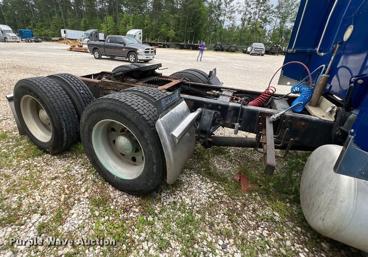 image for item DS3013 2008 Peterbilt  386 semi truck