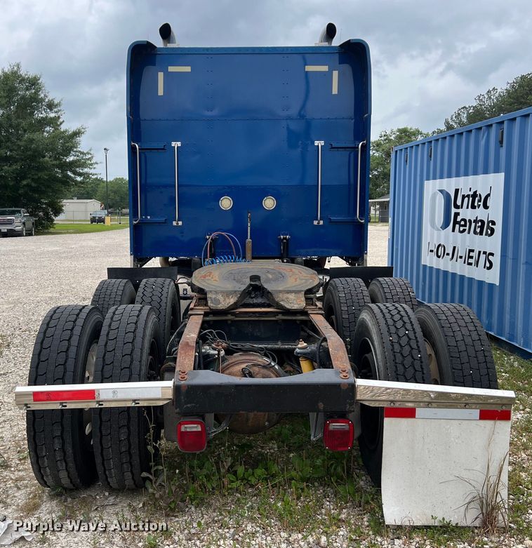 image for item DS3013 2008 Peterbilt  386 semi truck