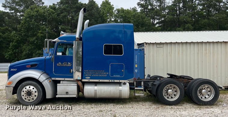 image for item DS3013 2008 Peterbilt  386 semi truck