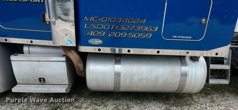 image for item DS3013 2008 Peterbilt  386 semi truck