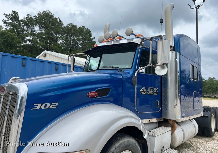 image for item DS3013 2008 Peterbilt  386 semi truck