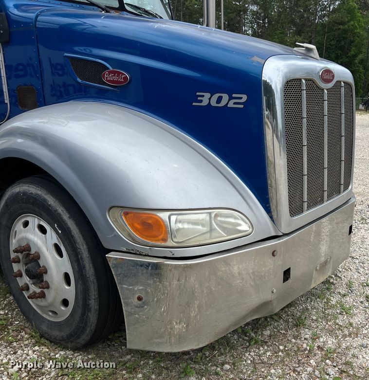 image for item DS3013 2008 Peterbilt  386 semi truck