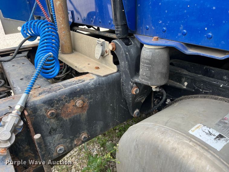 image for item DS3013 2008 Peterbilt  386 semi truck