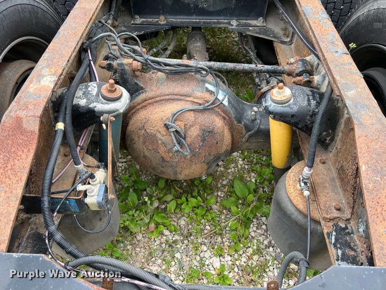 image for item DS3013 2008 Peterbilt  386 semi truck