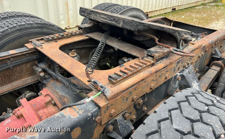 image for item DS3013 2008 Peterbilt  386 semi truck