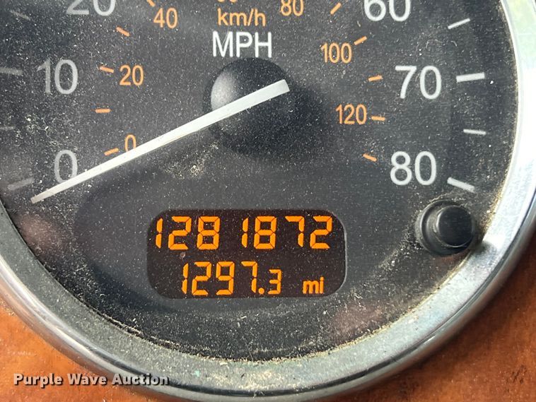 image for item DS3013 2008 Peterbilt  386 semi truck