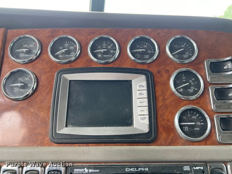 image for item DS3013 2008 Peterbilt  386 semi truck