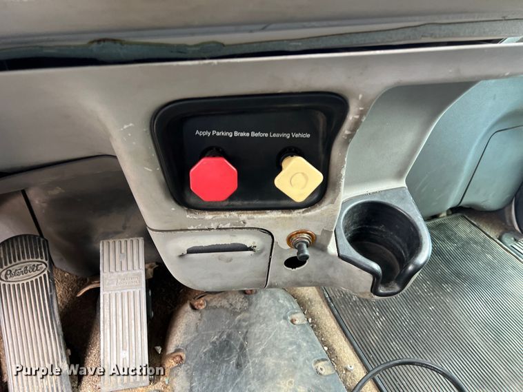 image for item DS3013 2008 Peterbilt  386 semi truck